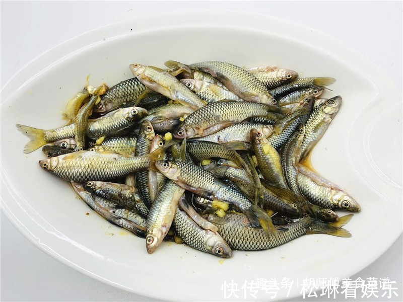 吃肉|小河鱼最好吃的做法，简单美味，下酒又补钙，比吃肉还过瘾！