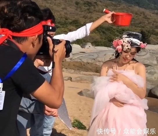 头顶|奇闻:一瓢水从新娘头顶淋下去,居然抓拍到意外画面,网友:很秀