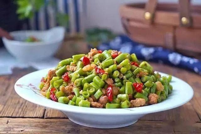 肉末豆角，清脆酸爽，开胃又解馋！