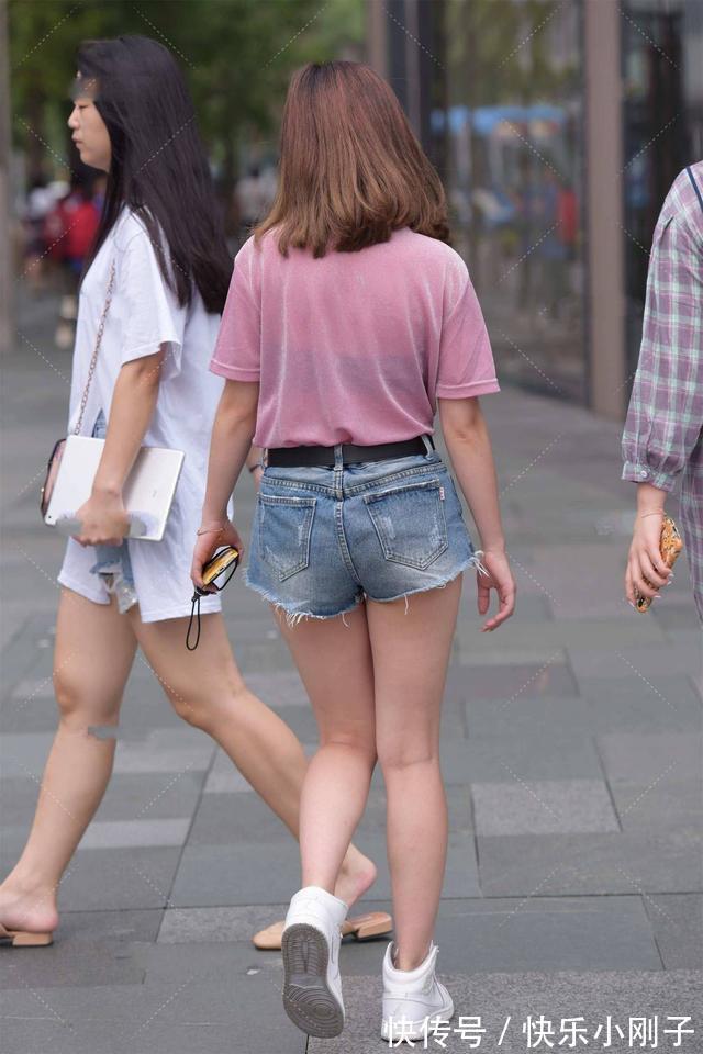 时尚感 简约的穿搭也能穿出时尚感,粉色短袖甜美梦幻,休闲又时尚