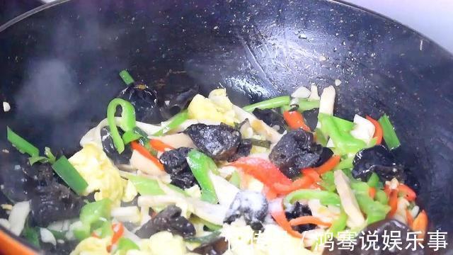 青辣椒|2个杏鲍菇，3个鸡蛋，简单一做，我家一周吃6次，每次都不够吃