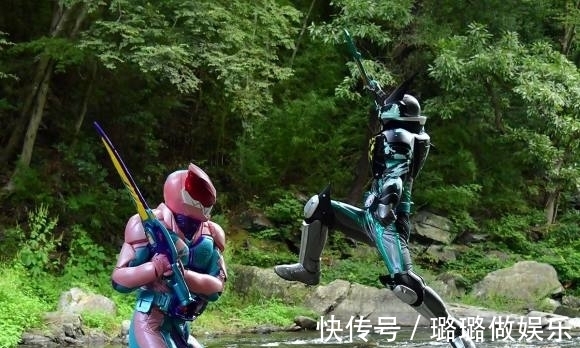 大二|假面骑士礼拜四官推剧照:黑纱大二变身首秀,正义的三打一出现了