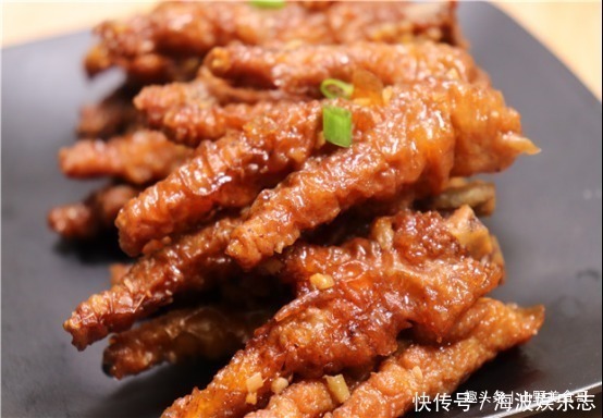 色泽|虎皮鸡爪还是这样做好吃,大厨教你秘制做法,软糯入味,色泽诱人