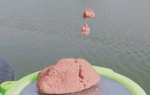 冬钓开饵时,只要牢记这五步,莫不信,鱼饵入水就有口,过瘾!