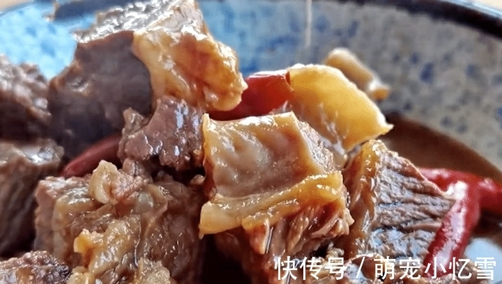 冬天,遇到此肉要多吃,简单一煮,鲜嫩入味,上桌家人都爱吃