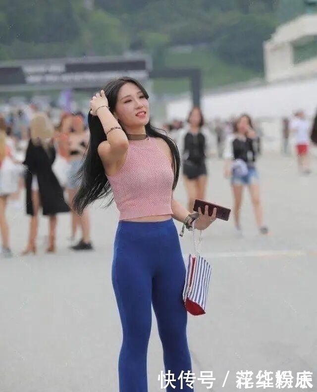 显瘦|别再“沉迷”阔腿裤了,今夏“女神裤”是它,时髦又显瘦