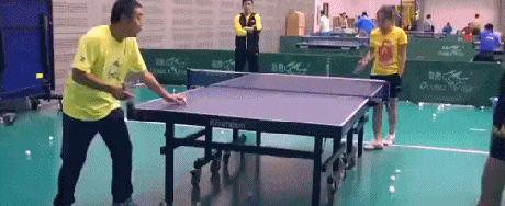 |搞笑GIF段子：哥们，对她好点，不然躺在板上的就是你了