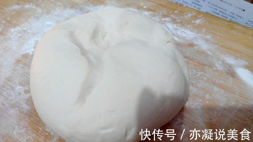 在家制作青椒火腿馅饼,味道鲜美,营养健康