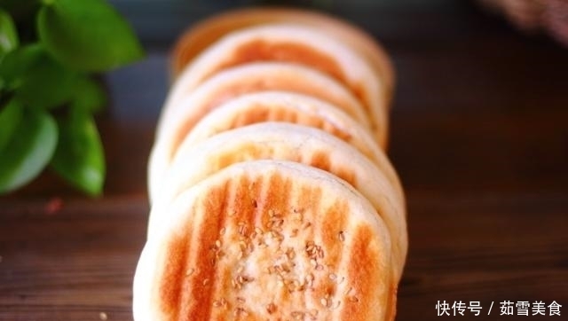 一碗面粉,一碗豆沙,做少油少糖的发面饼,老人孩子放心吃