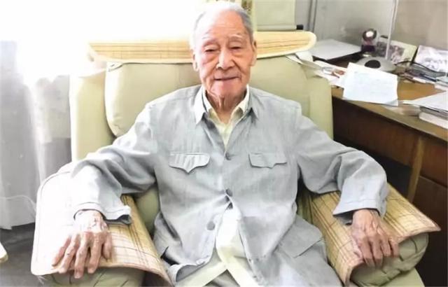 86岁翻译家身患癌症,医生你最多活7年,如今已99岁高龄