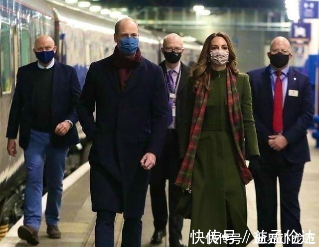 威廉王子|凯特王妃穿蓝色大衣和威廉王子车站秀时尚,时尚拉风,太有风度