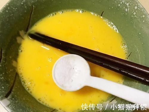 这盘鸡蛋竟是水炒的，不加1滴油，太鲜嫩，儿子吃得太上瘾！