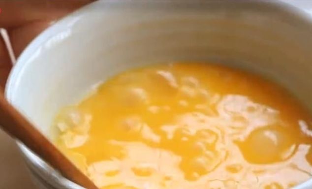 辣椒炒鸡蛋新做法,不用炒不用腌,上桌就被抢光光