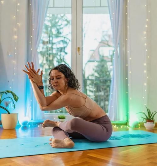 右脚|双腿分开越大,髋越来越灵活,还你浓浓女人味