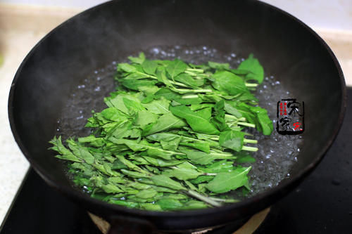 谷雨时节，这野菜正鲜嫩，下火明目营养高，很多人不知道能吃！