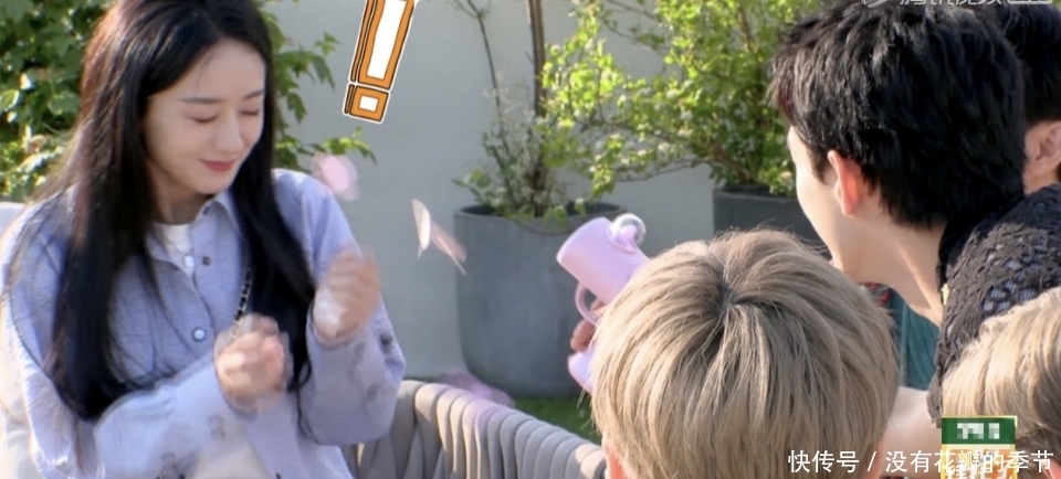 赵丽颖|赵丽颖录节目沉默寡言状态差,何炅耿直提醒:麻烦偶尔说几句话