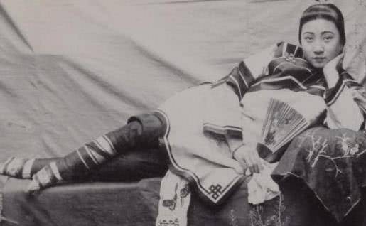 李叔同为她遁入空门,慈禧恨她祸水,一连嫁3人,晚年凄惨成不祥