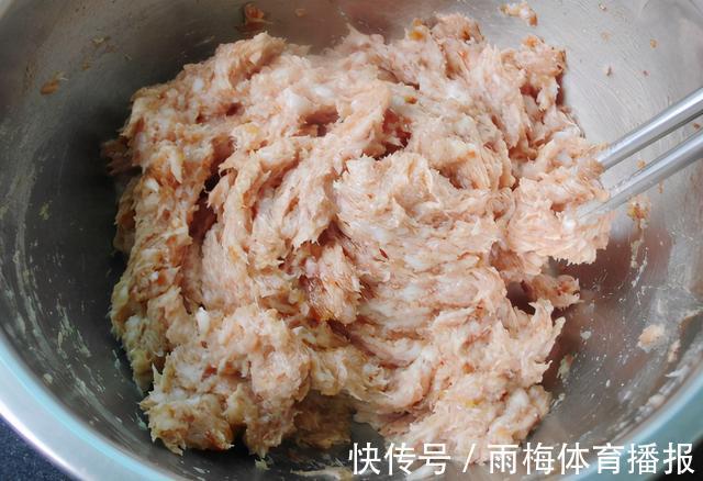 窍门|做炸肉丸时,加面粉还是加淀粉?教你正确做法,几点窍门要牢记