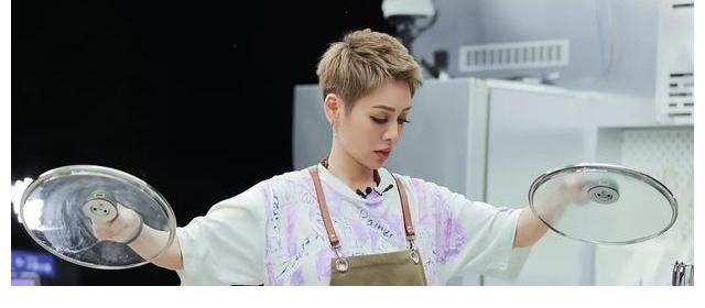 丁真|差评如潮，《中餐厅》如何从弘扬中国美食，沦为顶流矫情烧菜秀的