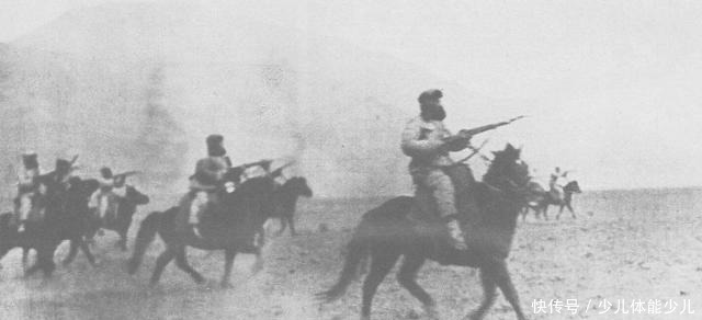 打垮|马步芳父子放出狂言，不料被此人一夜打垮，吓得连夜逃跑