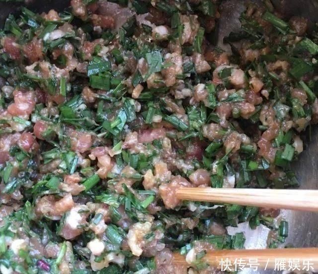 底脆皮软馅香的三鲜水煎包,这么做才好吃