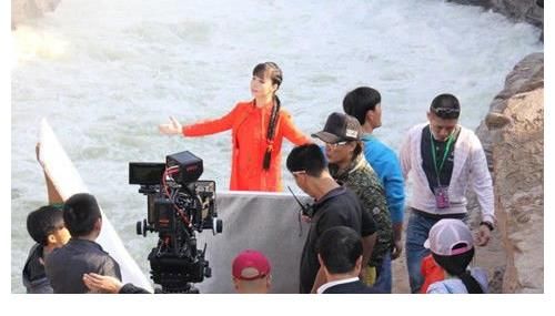 陕北|她靠《星光大道》走红,成国家一级演员,却因买不起房回家当农民