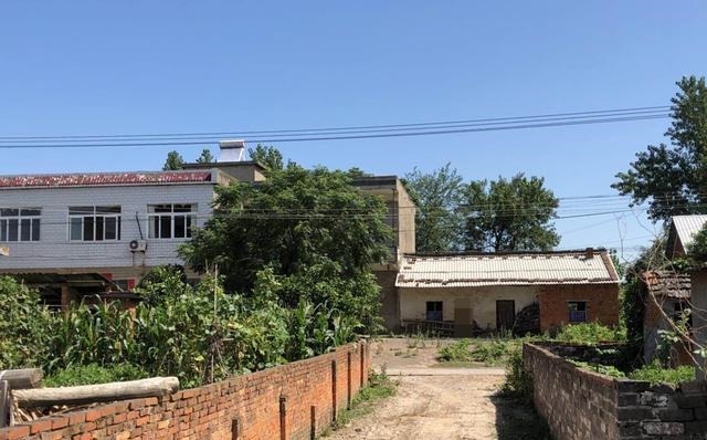 正门|48岁的大叔,砸掉老房子,盖了一座四合院,完工后全村人都惊艳了