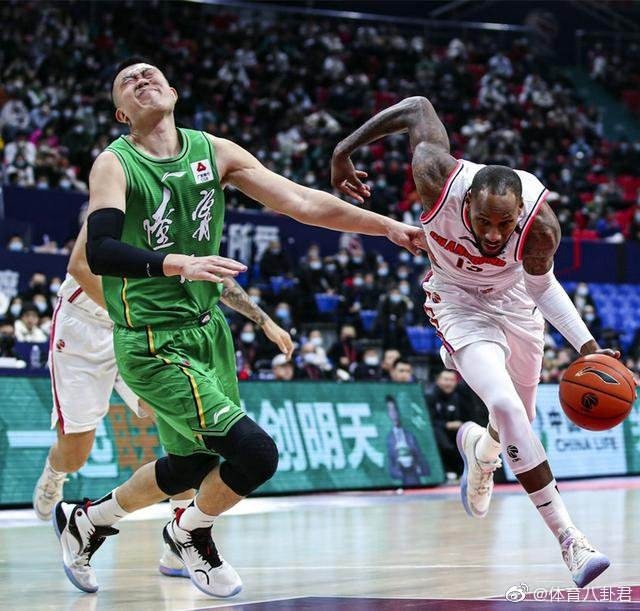 真相|胡明轩垫脚,韩德君威姆斯起冲突,慢镜头八倍镜还原真相