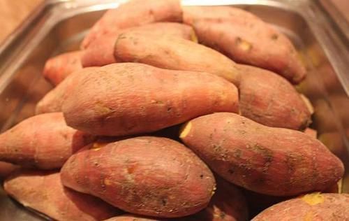  烤红薯|保存红薯，直接丢地上是大错！学会这招，放半年都不坏，越放越甜