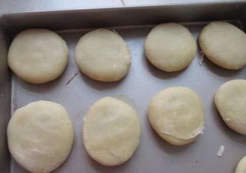 这小点香甜好吃，一咬酥的掉渣，出炉连吃4个，直接停不住嘴