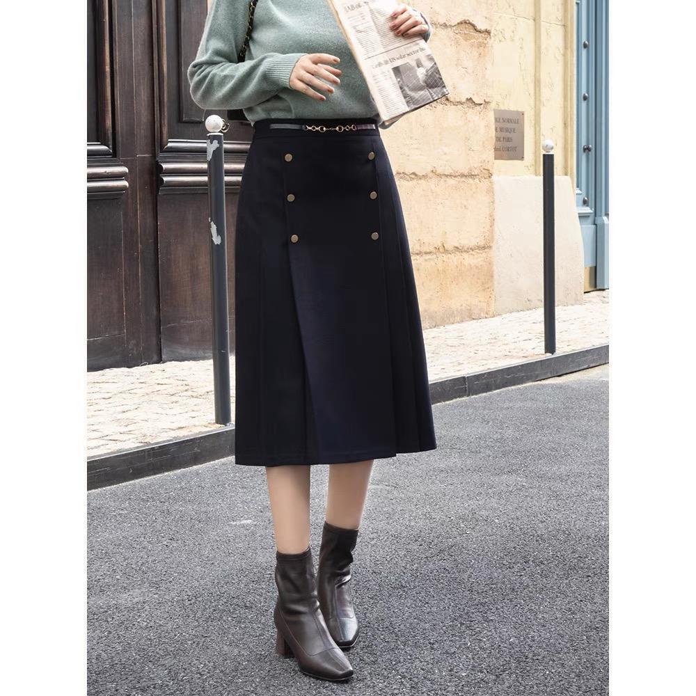 墨绿色 冬季怎么穿半身裙才好看,结合上毛衣保暖舒适,高级优雅又减龄