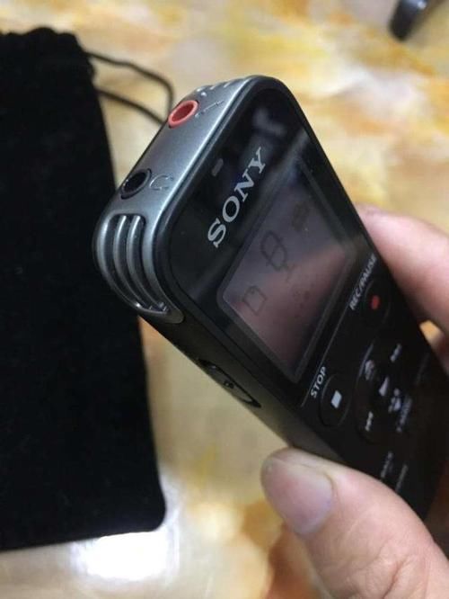 书包|幼儿园检查书包,老师从孩子的书包中拿出这样东西,脸一下就黑了