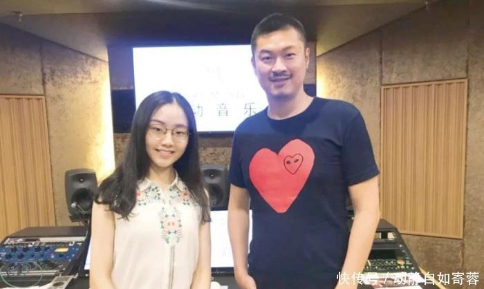 打败 在《好声音》打败希林娜依·高的眼镜妹,如今大变样,美得认不出