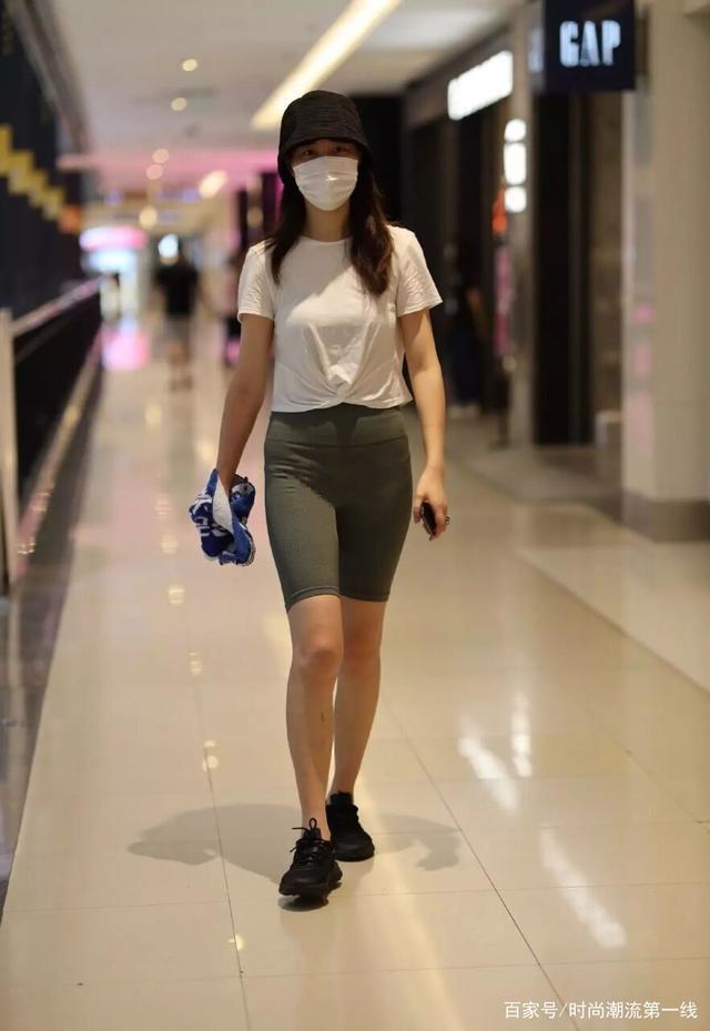 底裤|打底裤“过时”了,如今流行“五分裤”,女孩们早已按耐不住了!