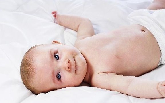 新生儿|100天内的宝宝，除了不能经常抱，这4个“常识”也要好好记住！