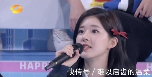 赵露思和徐开骋亮相《快乐大本营》，两人同台合唱，赵露思好娇小