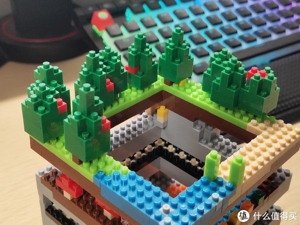 有意思的小颗粒积木——像素屋“矿洞世界”夜灯笔筒试玩