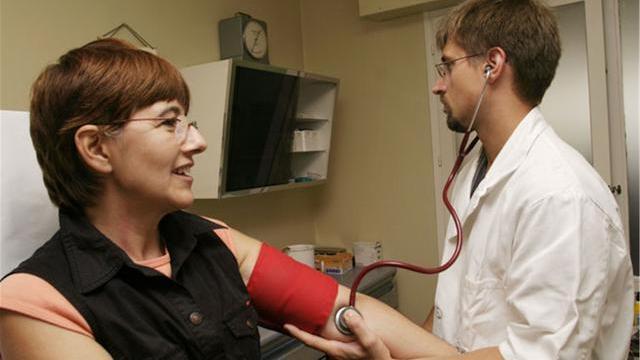 桂圆|葡萄干的“最佳搭档”揭晓，泡水喝，祛湿排宿便，大肚腩不见了