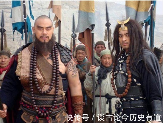 史进#水浒传:武松和鲁智深单挑,谁的赢面大?武松:我出单手