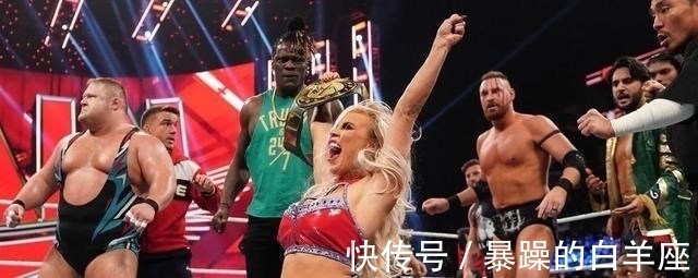 昨日RAW結(jié)束后，蘭迪為女兒慶生！現(xiàn)場觀眾齊聲高唱生日快樂歌！