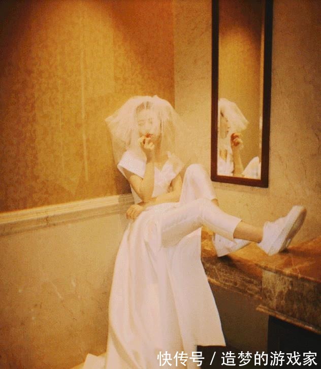 乔丹 谁说结婚一定要穿高跟鞋婚纱配AJ球鞋,引领2021潮流新趋势!