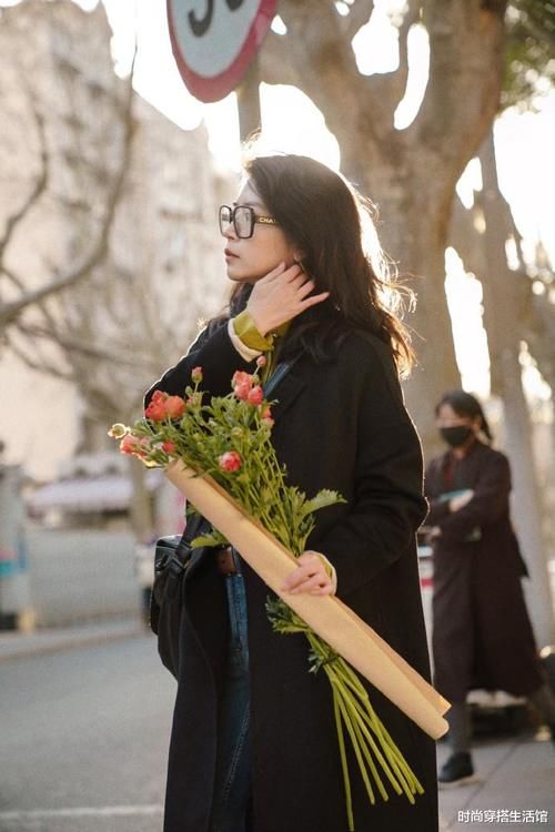 被三木的春季穿搭圈粉了，30岁女人这样穿，优雅洋气更减龄