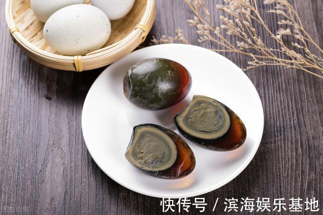 高血压|人越老越要管住嘴，少吃这4种食物，不是难事，希望你能做得到