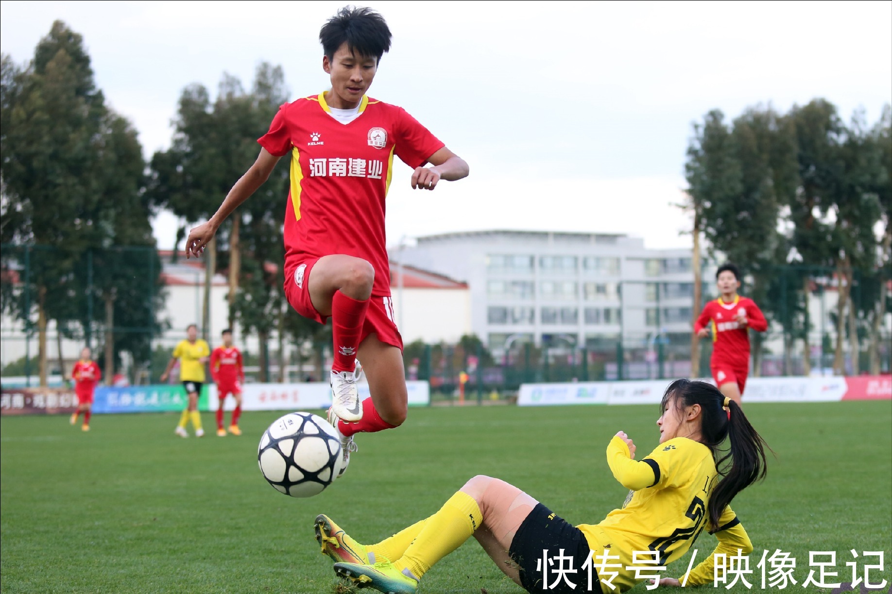 女足|河南女足新老两人娄佳惠、李英睿分别入选中国女足两级队伍