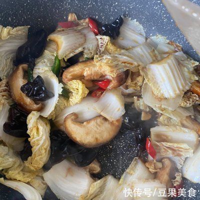 白菜炖粉条在家做,美味又营养,轻松又简单