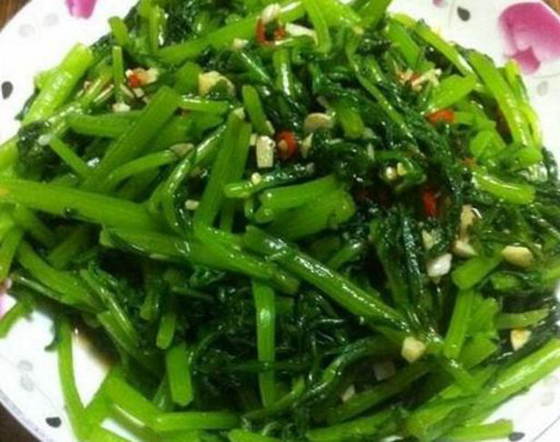 薏米|美食推荐苦瓜黑豆扇骨汤，油淋茼蒿，莲藕木耳炒肉片，丝瓜虾仁