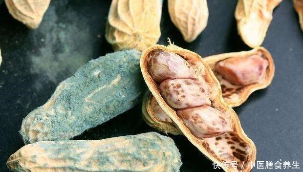 躲在卫生间里的这东西,可能会产生黄曲霉,为了家人,要及时处理!