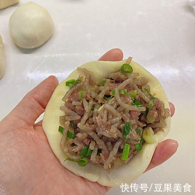 不用油皮、酥皮,照样酥脆的粉条肉酥饼