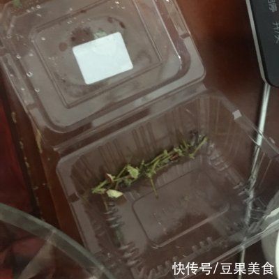  这道冰糖葫芦到底是谁发明的，我吃了半碗都不解谗
