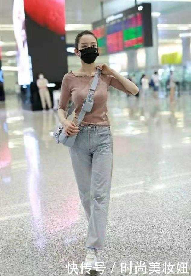 小姑娘|吉娜产后瘦太多了,穿紧身衣也撑不满,这身材比小姑娘还好